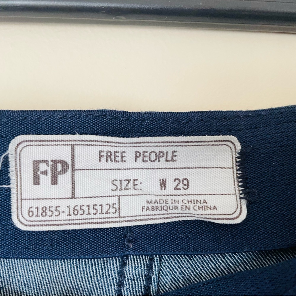 Free People Jenas Pull on Flare Blue Strech Mid rise- size 29 - Excellent Cond - Picture 2 of 4